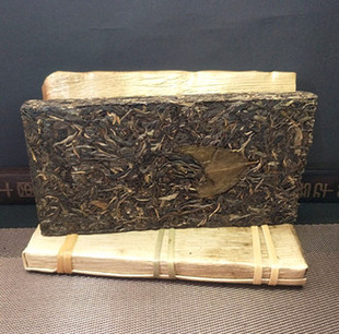 云南普洱茶 2015年临沧地区 藤条古树茶纯料 笋壳青砖 500克 生茶