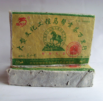 2006年青砖云南普洱茶