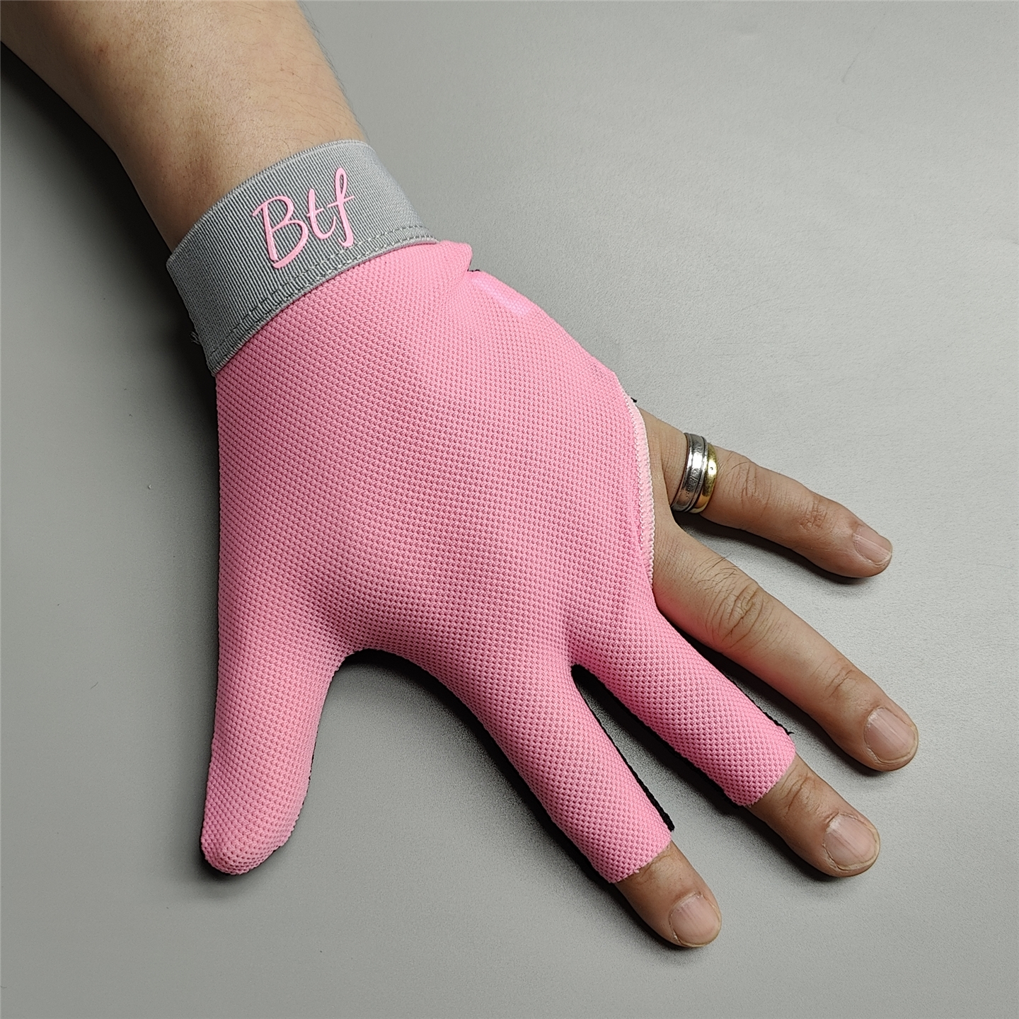 BTF左右手粉色中小码3指台球手套
