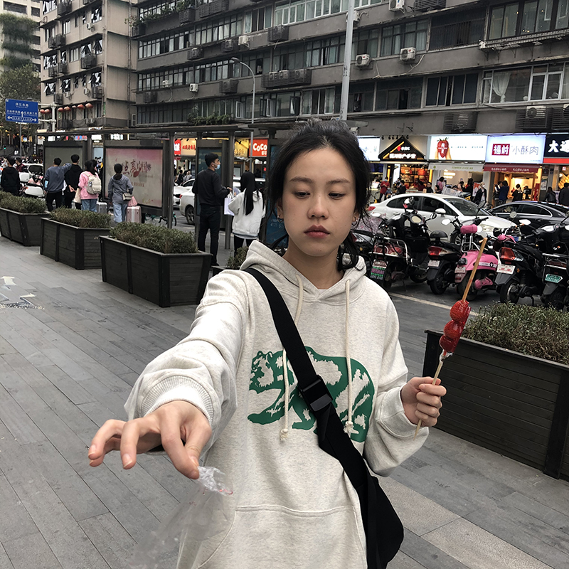 我睡着了 想象中的样子  浅花灰印花绿色熊宽松卫衣 男女款