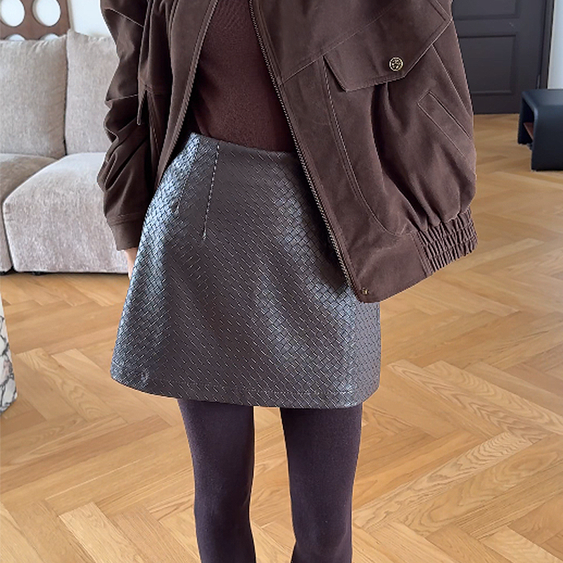 【一比Eby】时尚气质显瘦编织状菱格纹A字半身裙短裙皮裙秋251517