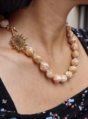 中古风复古宫廷风高级感复古黄铜镀真金项链天然海螺珠