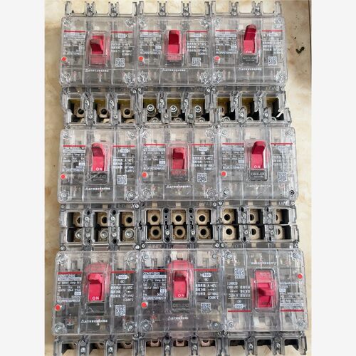 德力西透明壳3P断路器空气开关 CDM3T-250S 二手开 备件/咨询