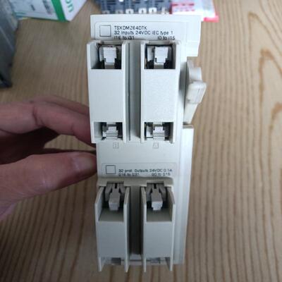 施耐德TSXDMZ64DTK实物图完好 备件/备件