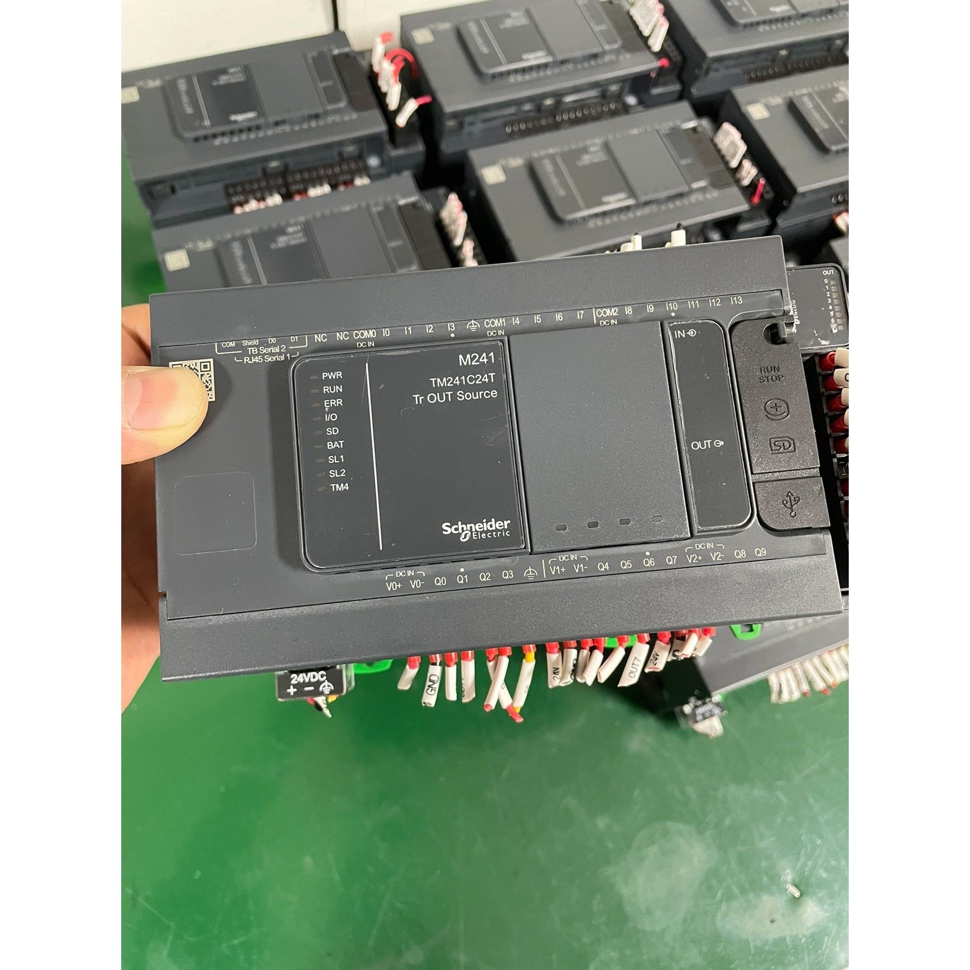 施耐德PLC TM241C24T TM3DQ8R 备件/咨询