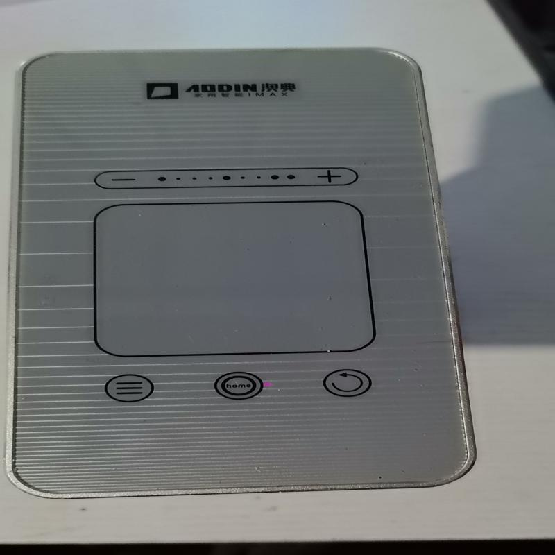 便携式投影仪可以直接放包里带走不用插电 备件/咨询