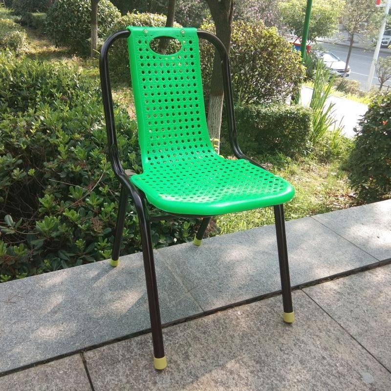 2把价家用客厅阳台老人便携塑胶椅户外便携休闲靠背小藤椅子矮款