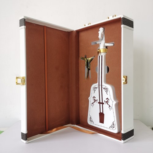 酒瓶设计寓意吉祥美好