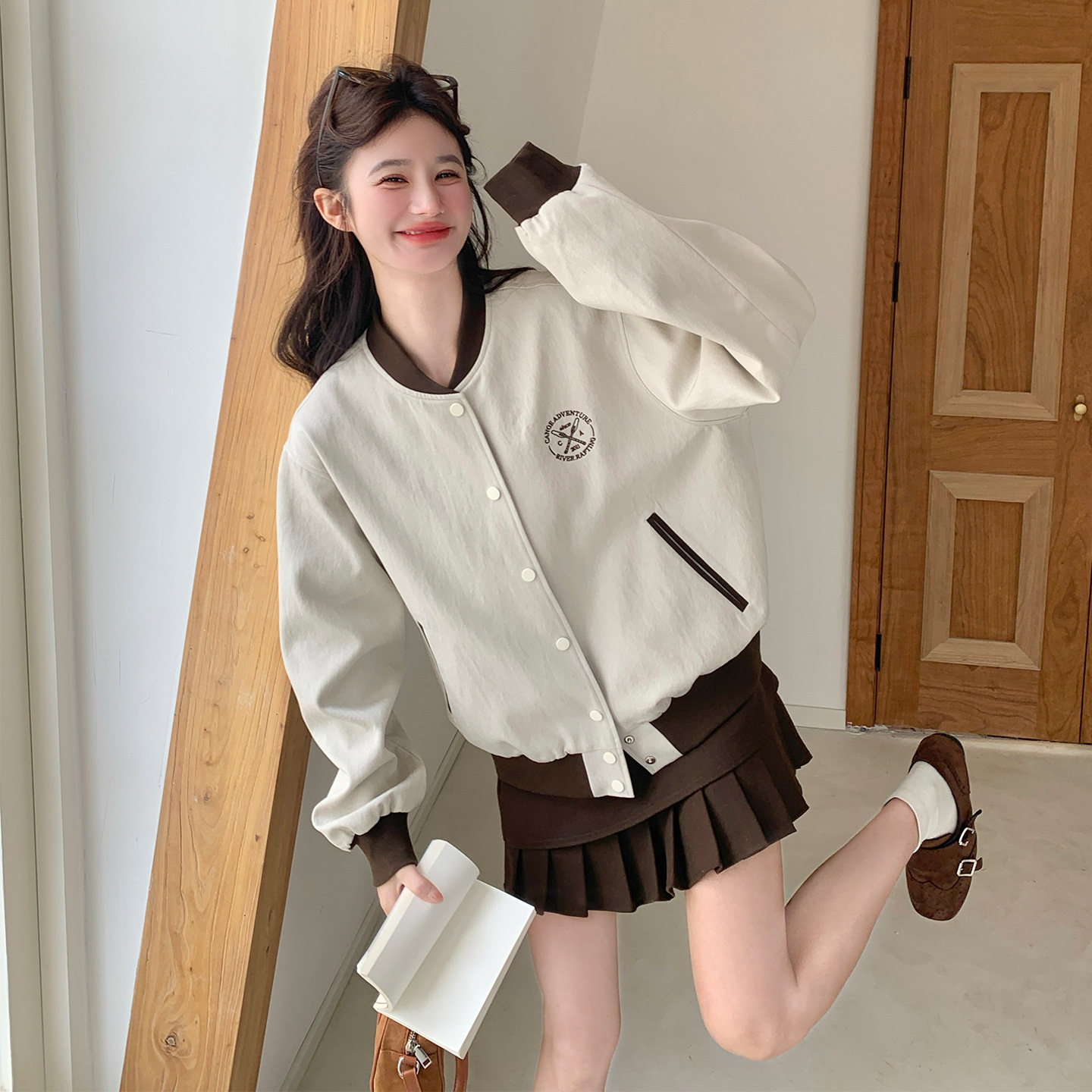 米杏色通勤减龄休闲外套小个子2026春天新款设计感撞色拼接棒球服