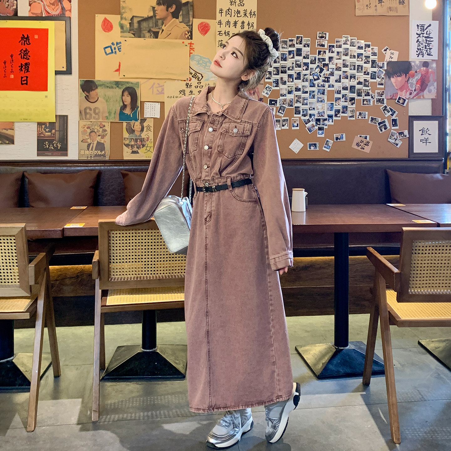 粉色早春穿搭超好看甜酷风牛仔连衣裙女2026新款时髦减龄收腰长裙