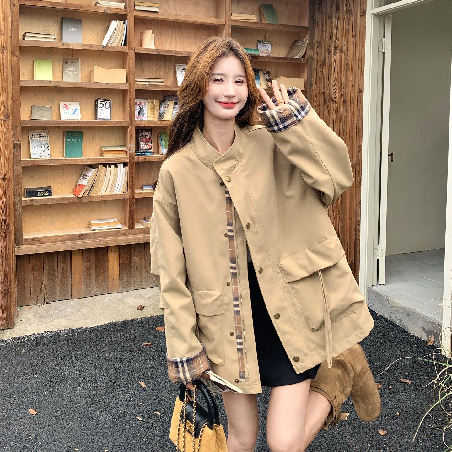 复古立领格纹拼接短款风衣女