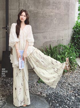 法式松弛感慵懒风两件套女2026春新款不规则V领上衣印花长裤套装