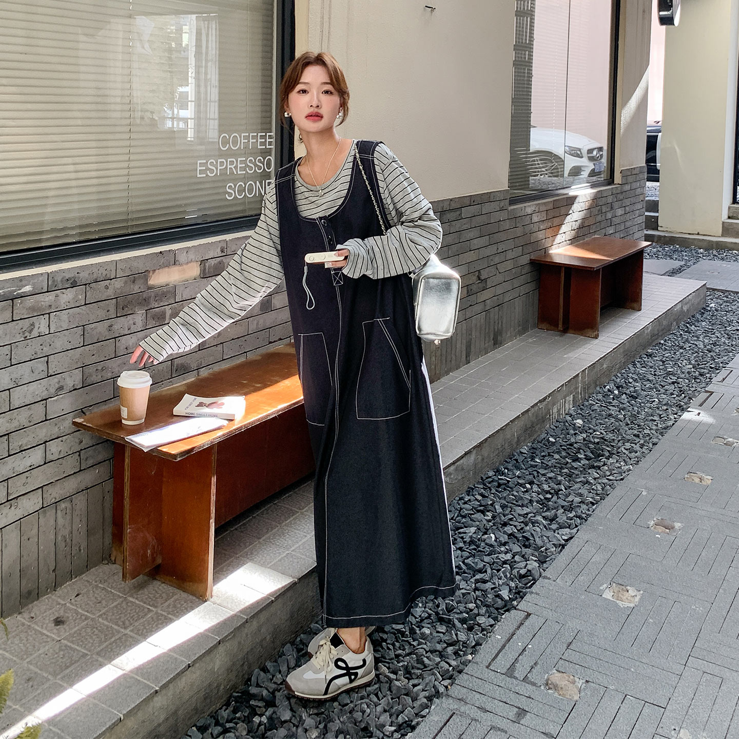 秋日巨好看休闲复古风背带裙套装女2026新款长袖条纹内搭两件套