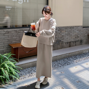 卡其色韩系慵懒风卫衣套装裙女2026春季新款宽松休闲半身裙两件套