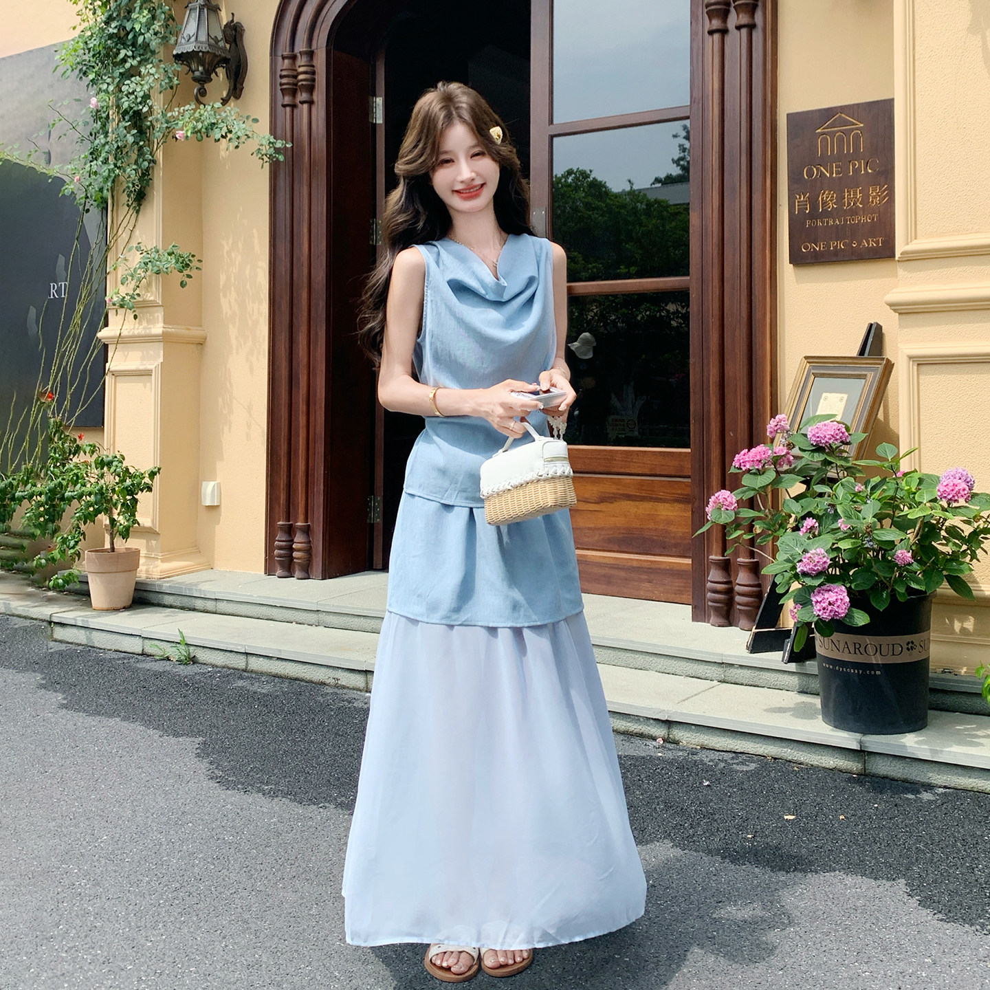 蓝色慵懒气质旅游套装女2026新款法式荡领上衣拼接半身裙两件套夏