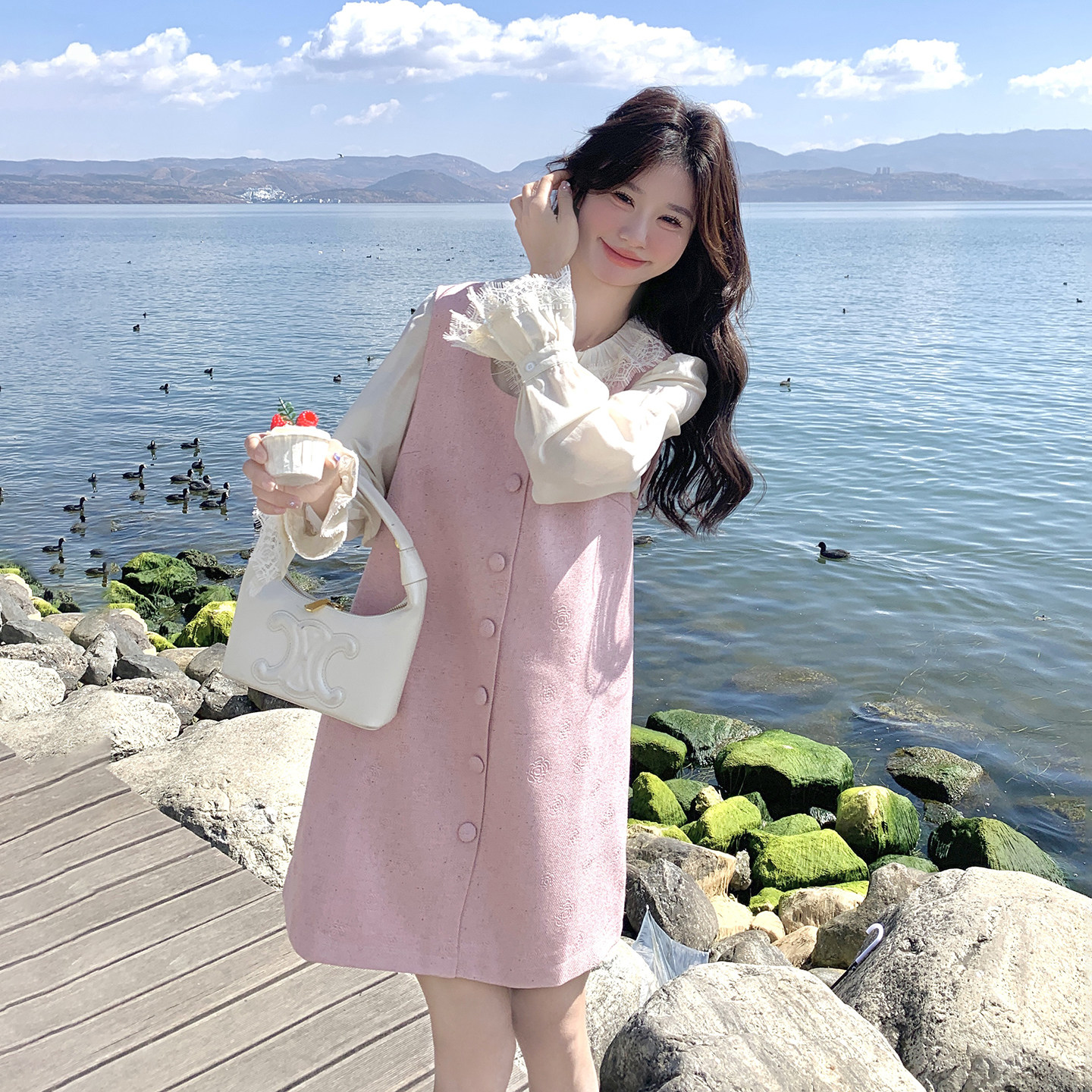 粉色法式小资温柔风背心连衣裙套装女2026春季新款蕾丝内搭两件套