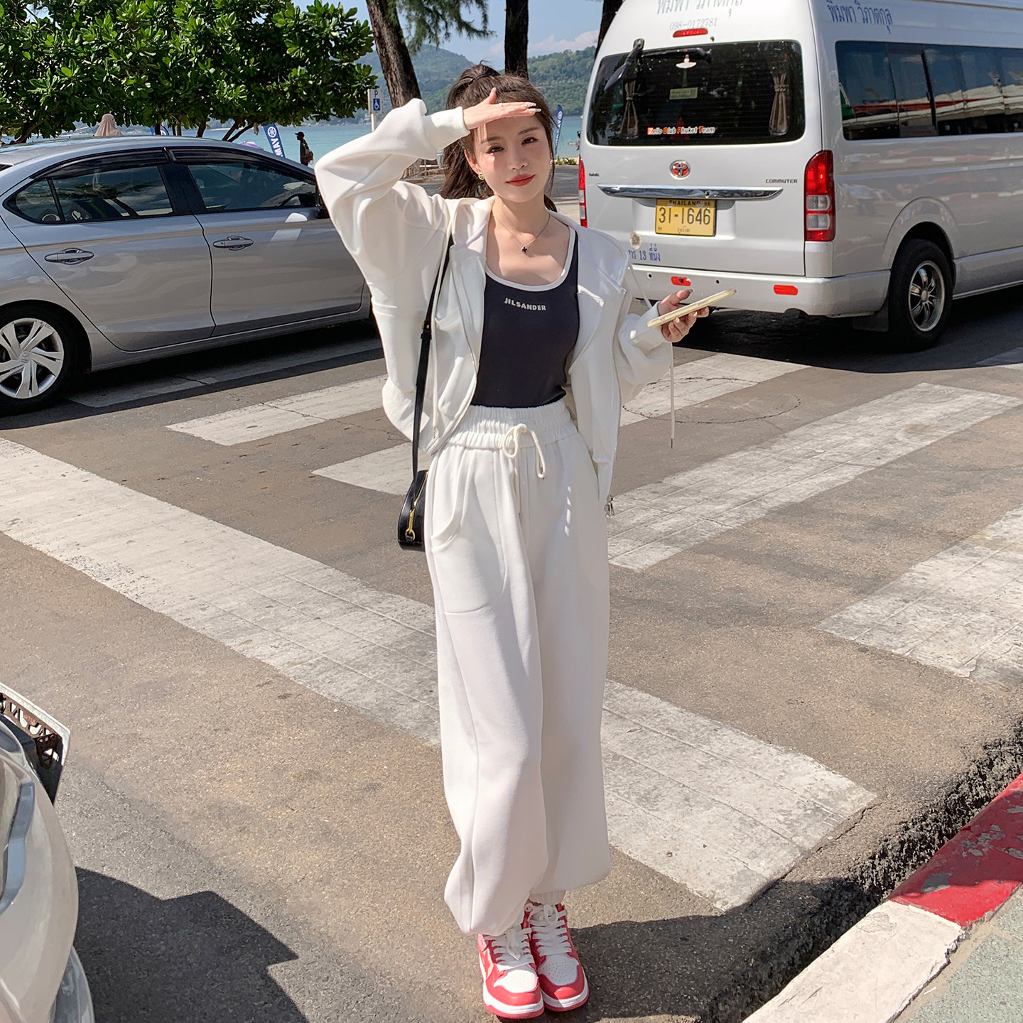 白色休闲运动套装女春季2026新款韩版慵懒风连帽卫衣阔腿裤两件套