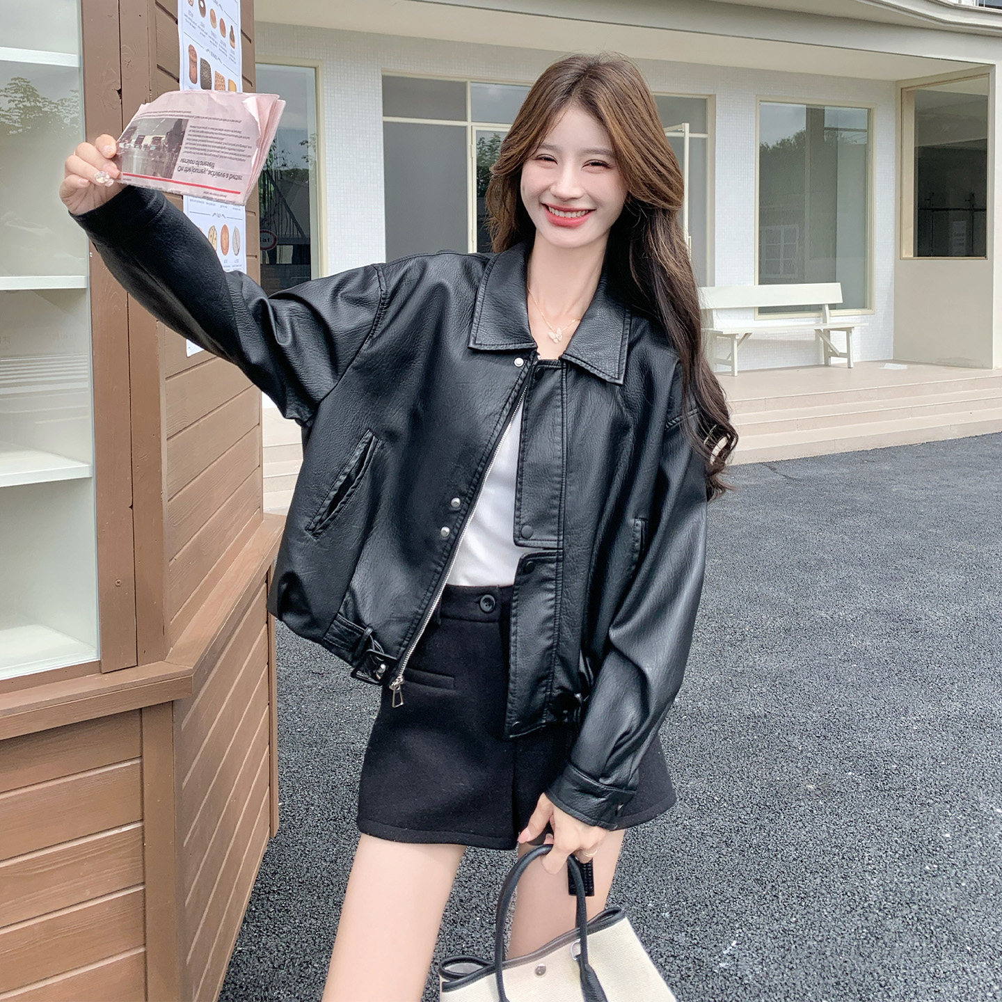气质翻领黑色PU皮衣外套女短款