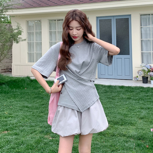 灰色小个子穿搭韩系休闲套装2026夏新款设计感上衣花苞短裤两件套