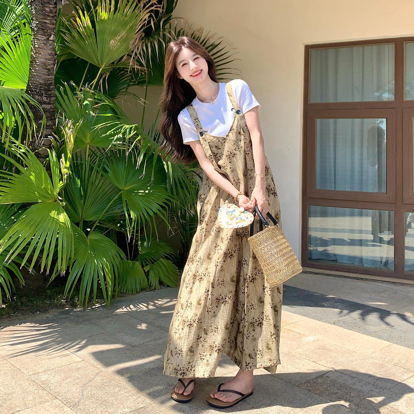 法式复古减龄慵懒风碎花背带裤套装女2026新款夏日短袖内搭两件套