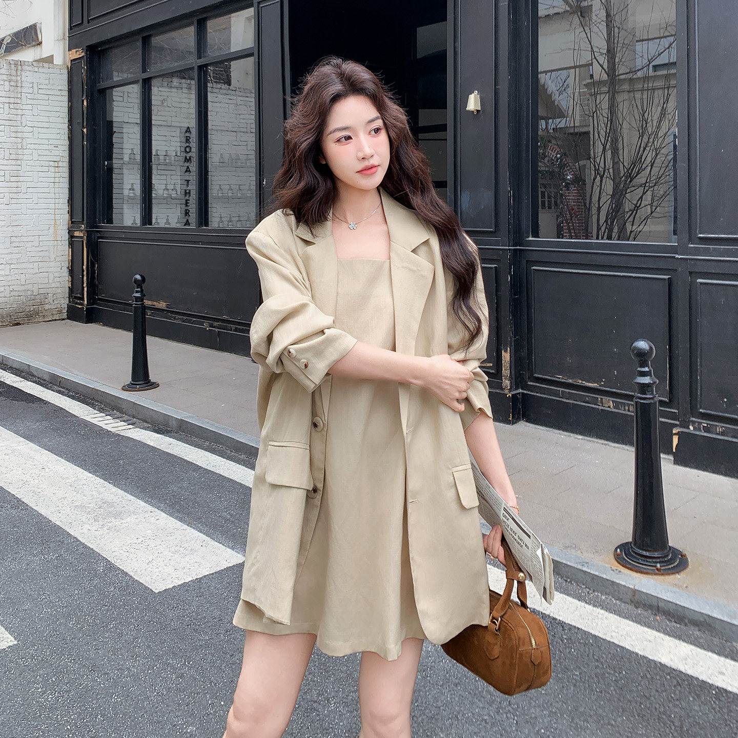 春天小个子时尚气质吊带连衣裙套装女2026年新款高级感西服两件套