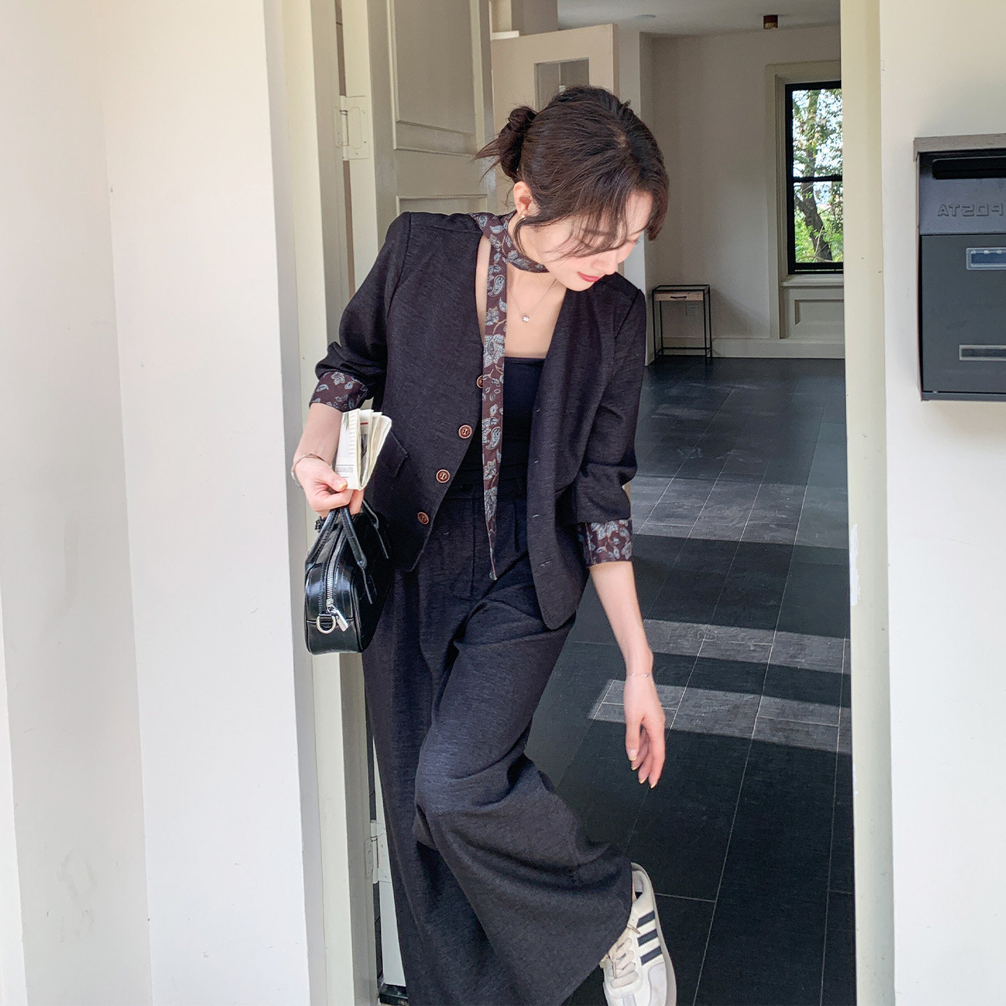 复古老钱风套装女2026春季新款撞色印花拼接V领西装阔腿裤两件套