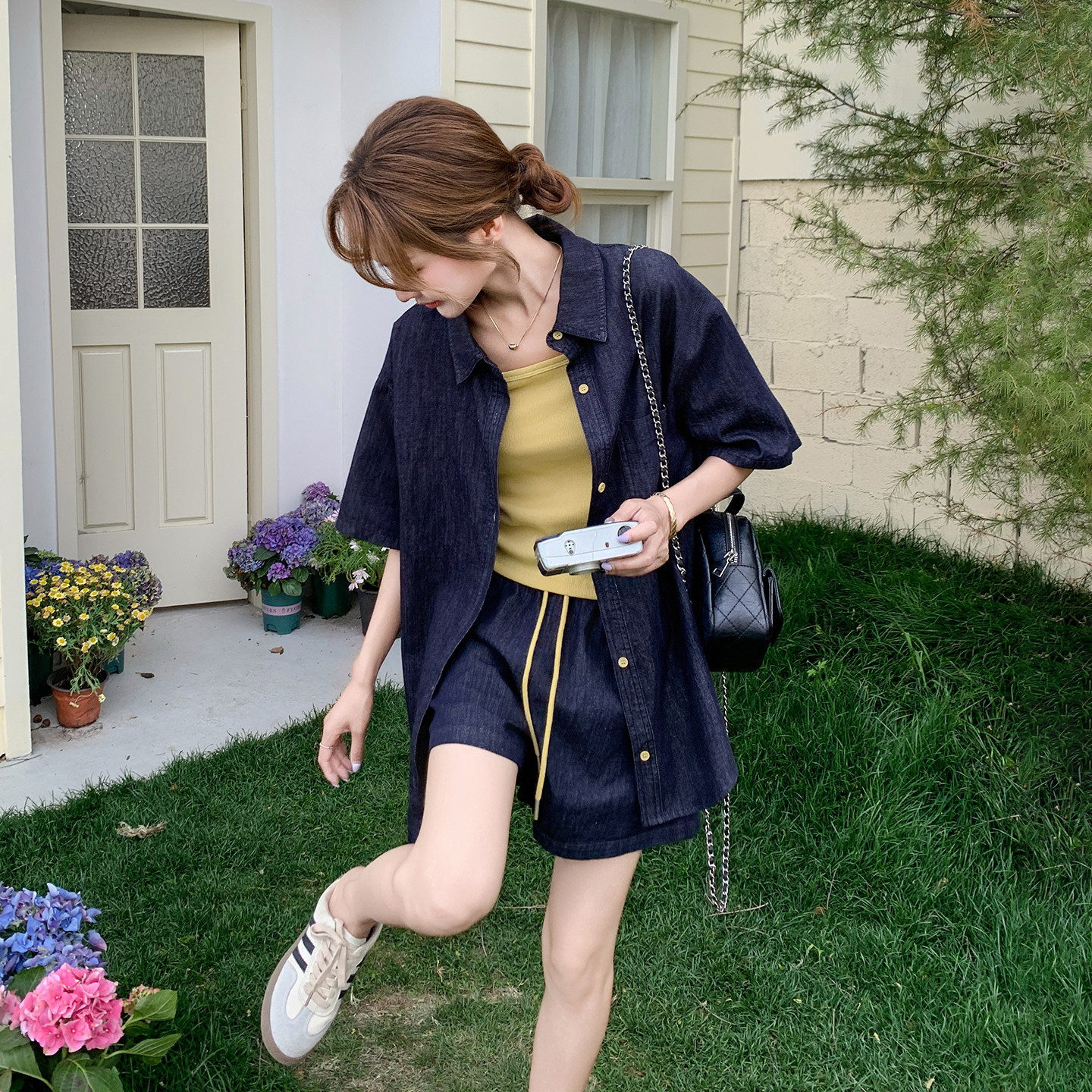 夏季小个子穿搭时尚牛仔套装女2026年新款休闲吊带高腰短裤三件套