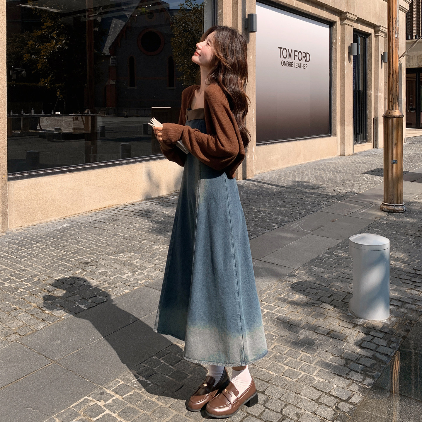 法式复古轻熟风撞色牛仔吊带连衣裙套装女2026新款针织开衫两件套