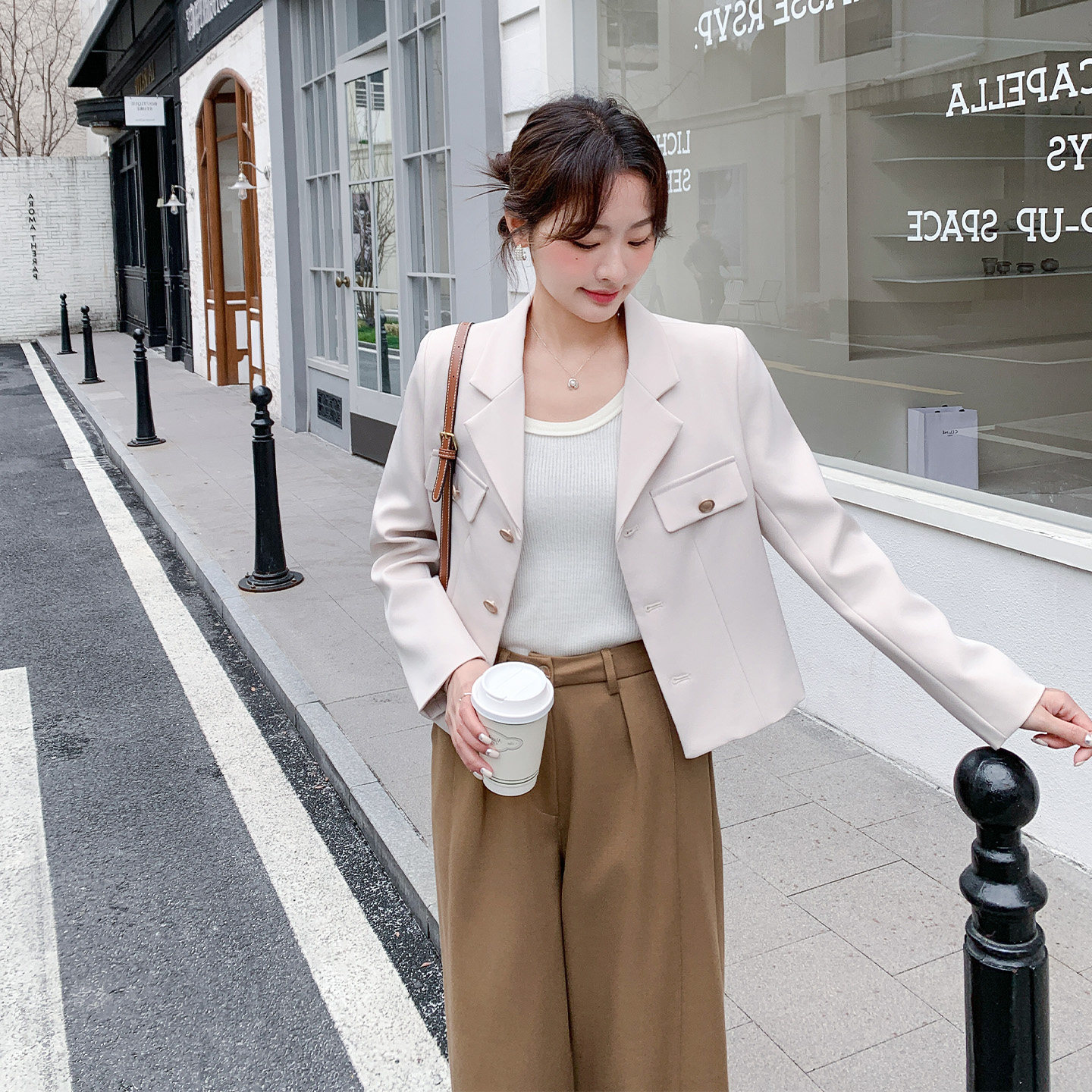 米白色高端大气上档次短款外套女士2026初春新款韩版时尚气质上衣