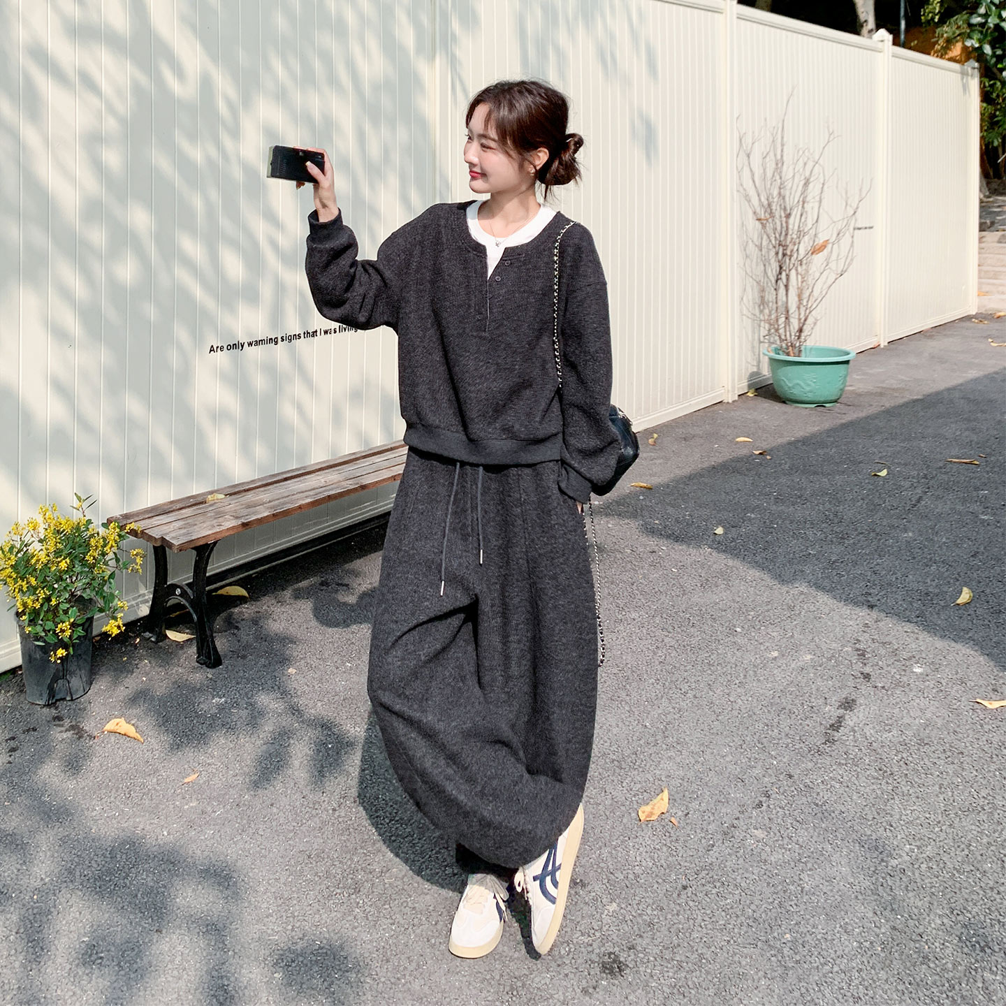 灰色随性松弛感秋季休闲女士套装2026新款慵懒风卫衣阔腿裤两件套