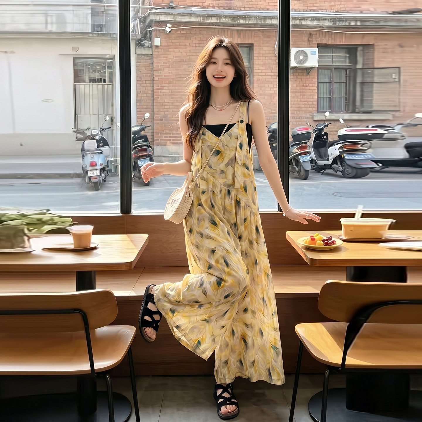 法式优雅大气浪漫风印花背带裤女2026新夏日元气度假风阔腿连身裤