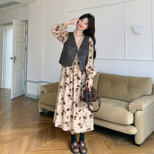 法式复古高级感PU皮马甲连衣裙套装女2026春新款印花A字裙两件套