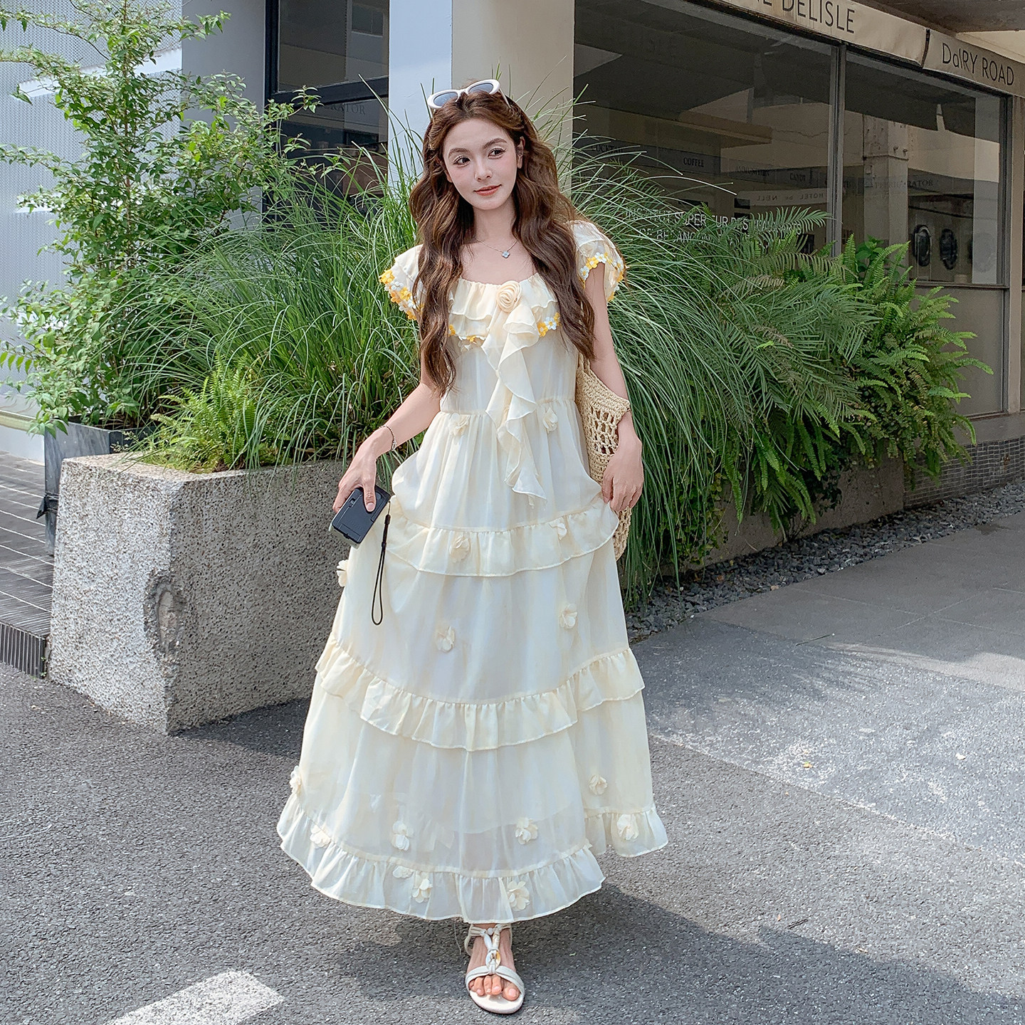 法式初恋奶甜清纯系连衣裙2026新款夏日元气少女感花边露肩吊带裙