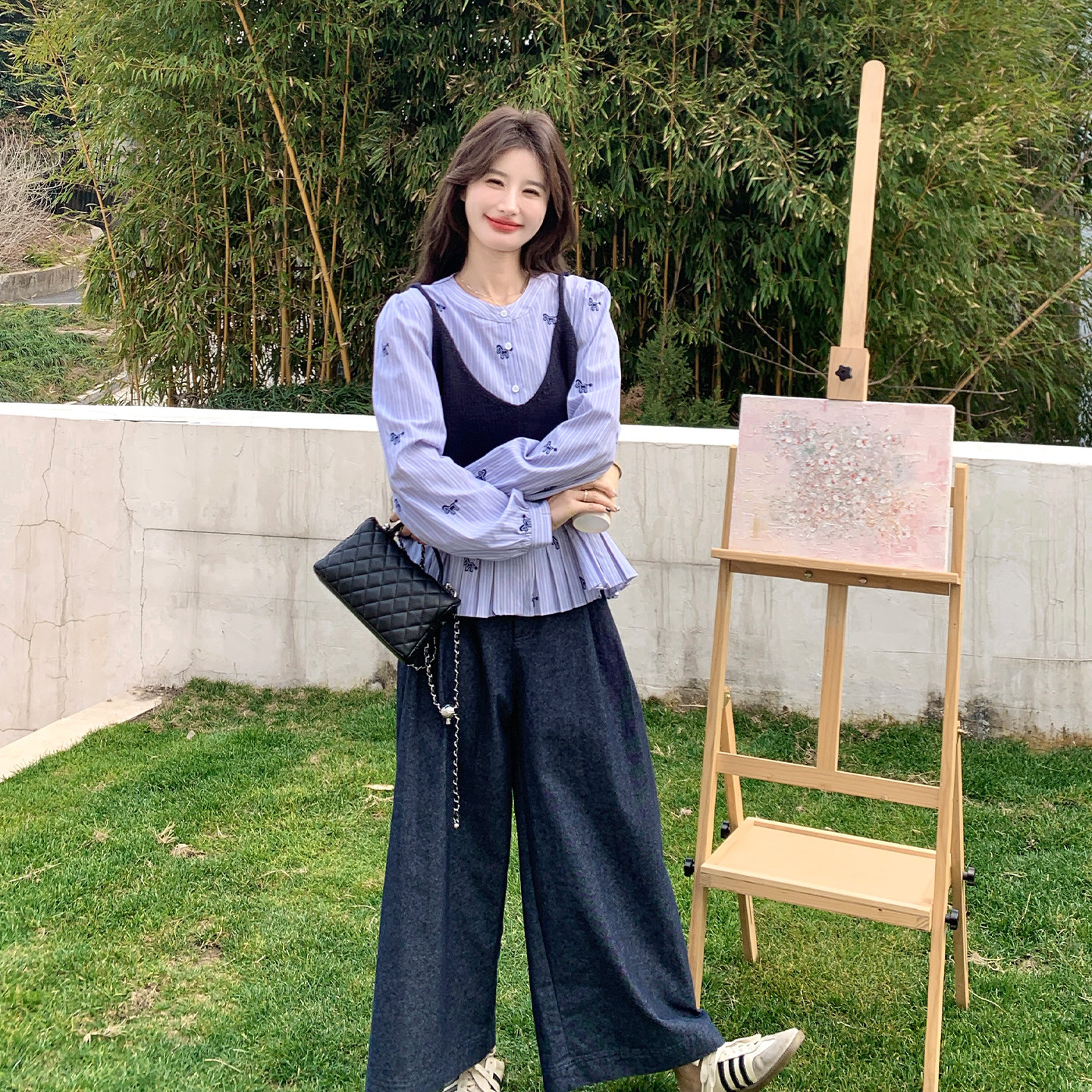 早春一整套穿搭套装女2026新款吊带条纹小马衬衫高腰阔腿裤三件套