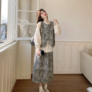 法式高级感复古印花马甲套装裙女2026春减龄长袖衬衣半身裙三件套