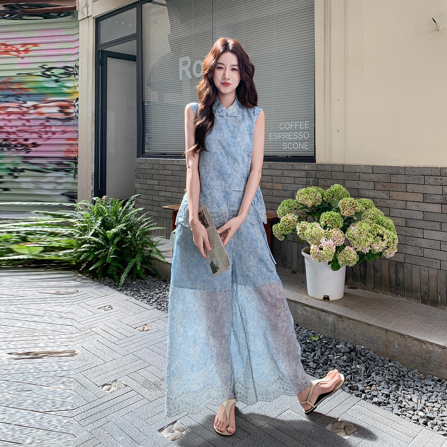 蓝色新中式禅意风蕾丝绣花套装女2026夏新款盘扣背心阔腿裤两件套