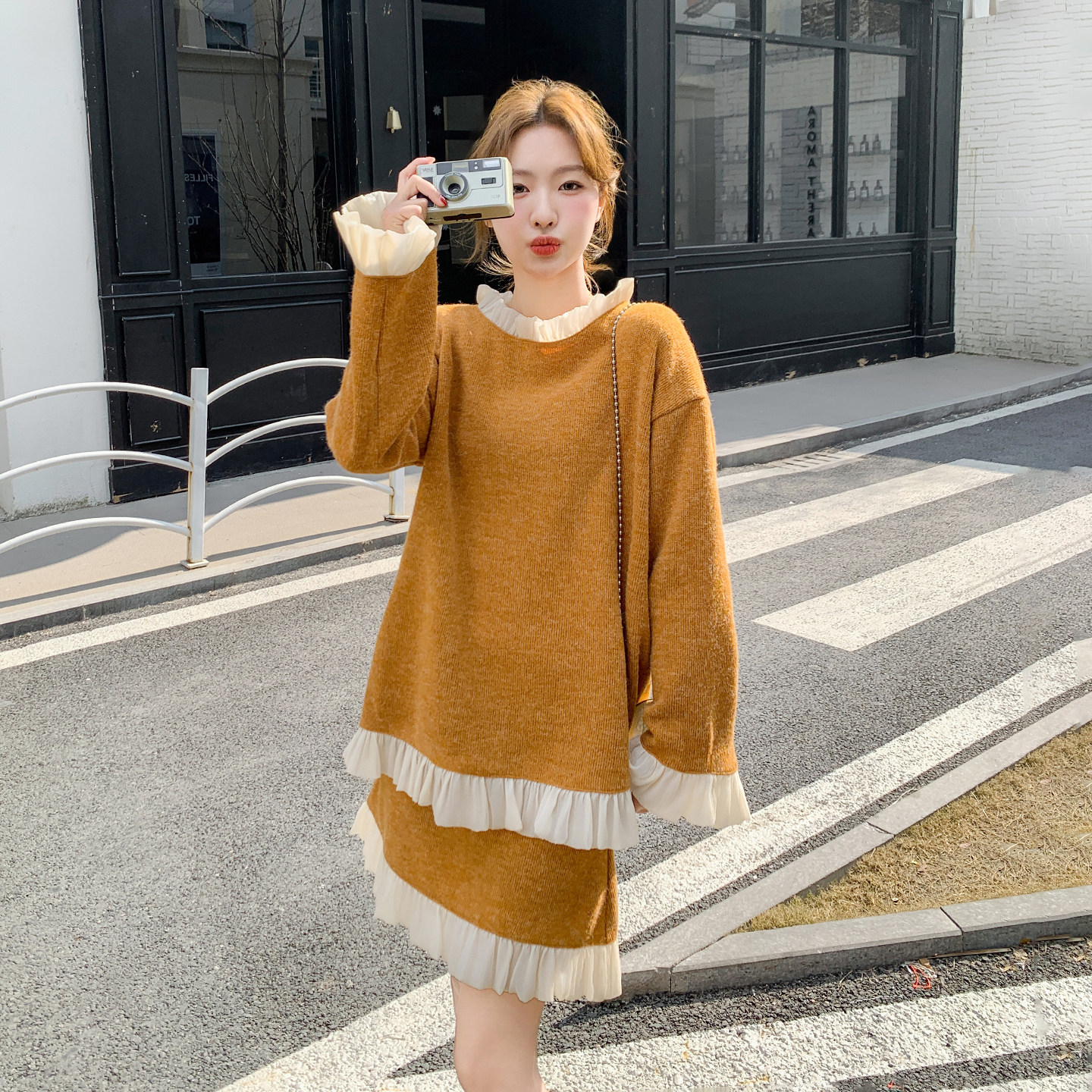 早春小个子穿搭时尚套装女2026新款撞色花边圆领上衣半身裙两件套