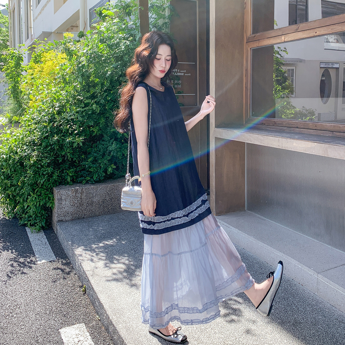 深蓝色随性松弛感无袖连衣裙女2026新款夏日高级感网纱拼接背心裙