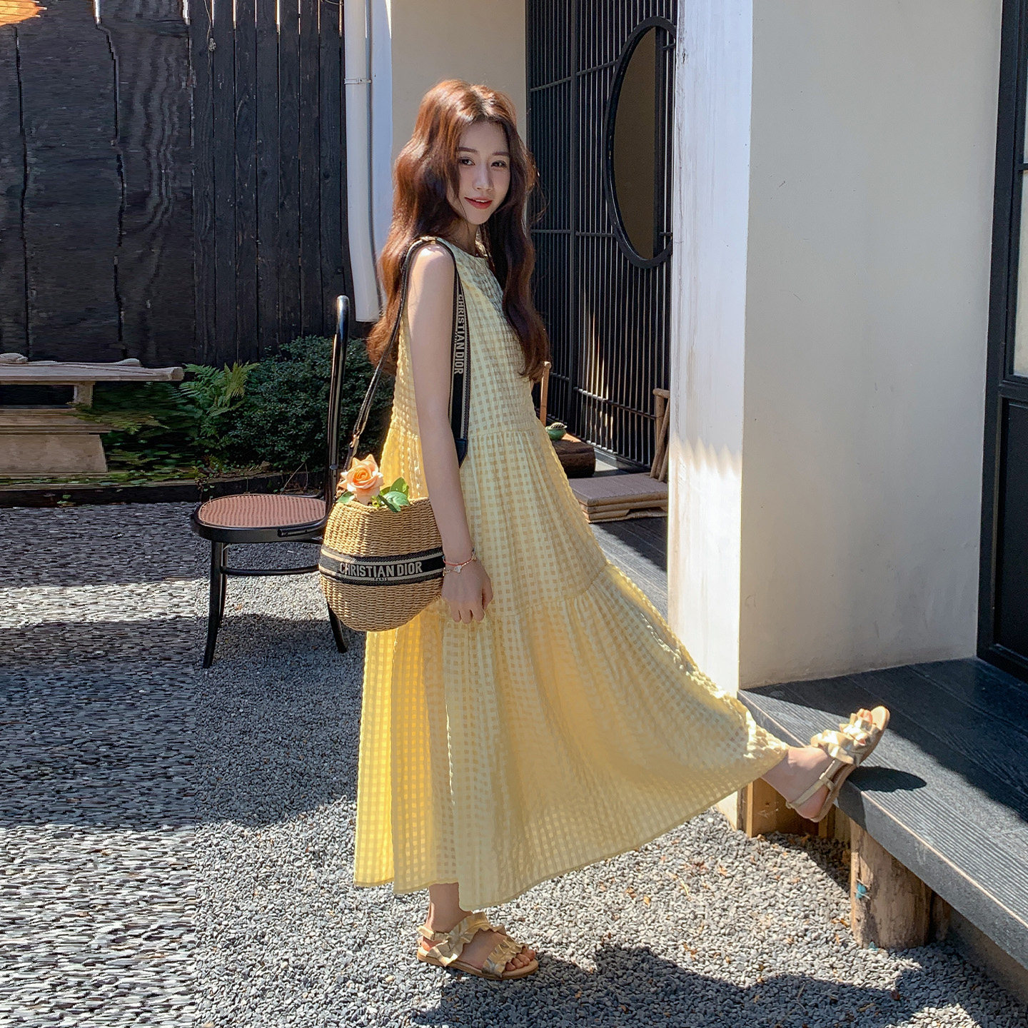 奶黄色俏皮减龄肌理感无袖连衣裙女2026夏季新款韩系高级感背心裙