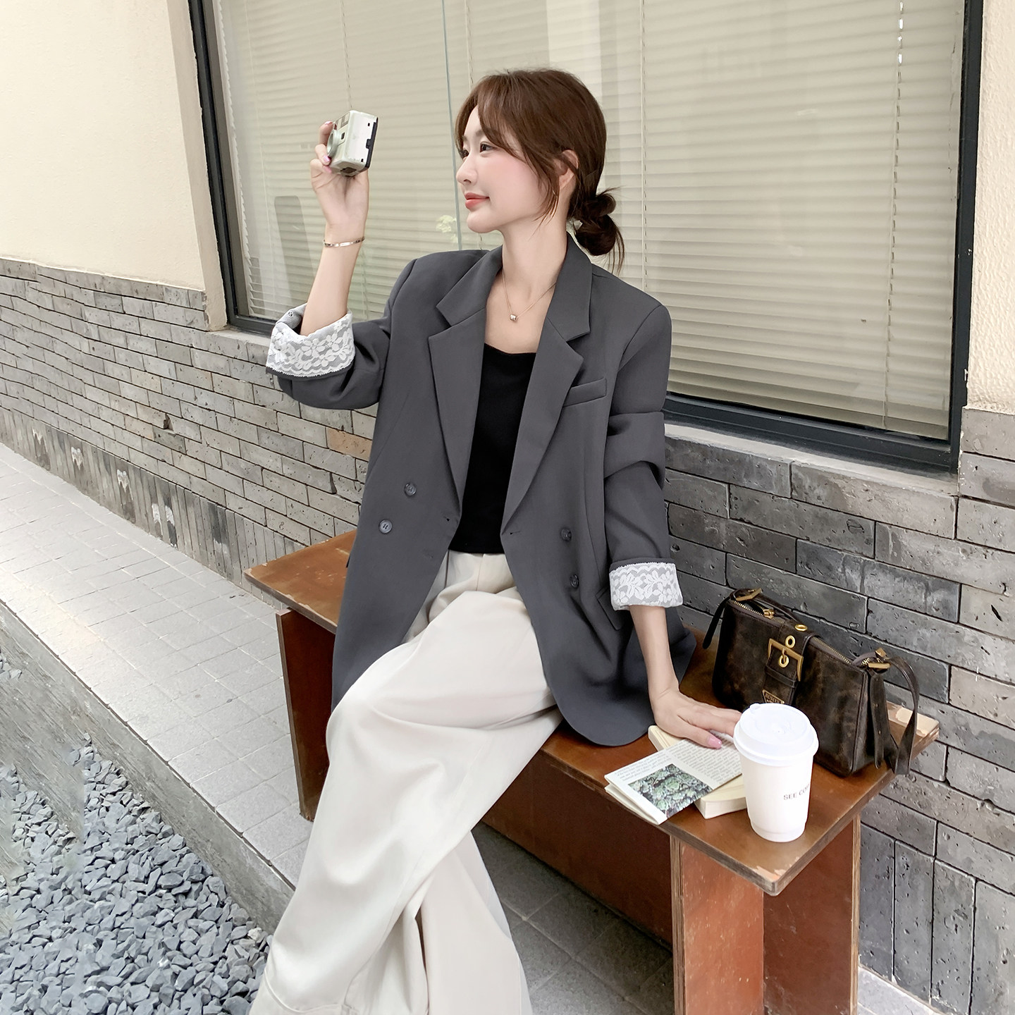 灰色轻熟高级感西装外套女2026春天新款韩式简约大方得体短款西服