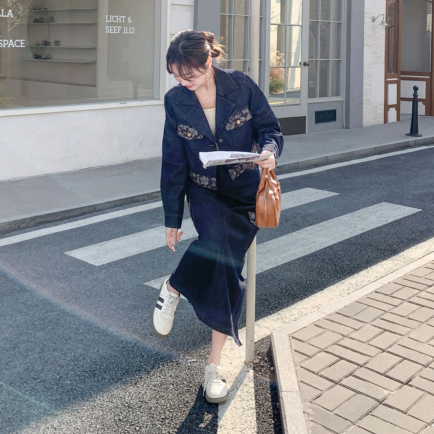 深蓝色氛围感工装印花牛仔套装女2026春新款短款上衣阔腿裤两件套