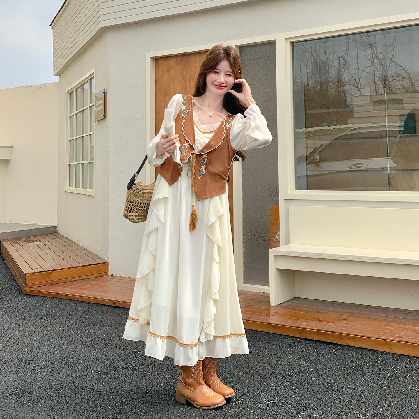 假两件刺绣马甲拼接连衣裙女中长款2026夏季新款设计感荷叶边长裙