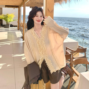 早春小个子时尚穿搭马甲套装女2026新款木耳边蕾丝衬衫短裤三件套