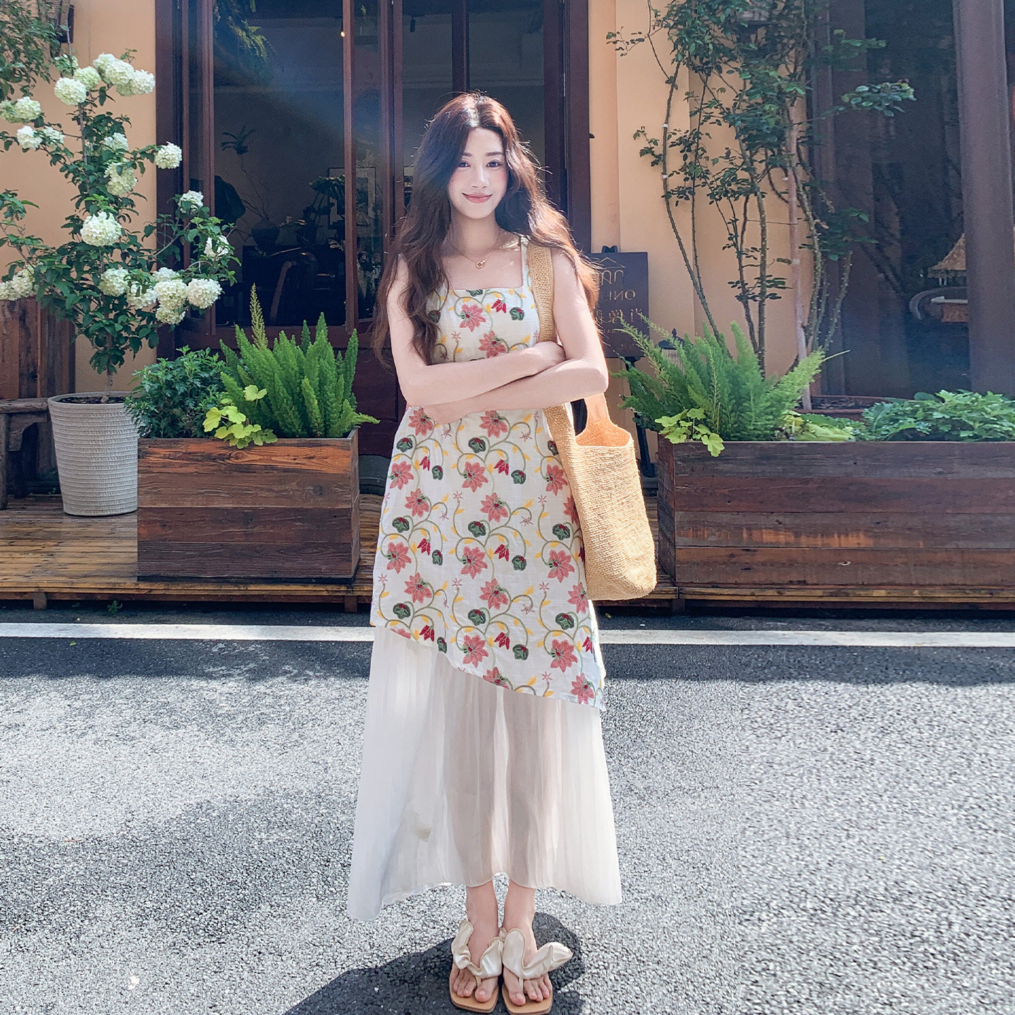 法式复古田园风花朵刺绣连衣裙女2026新款假两件设计感背心裙夏季