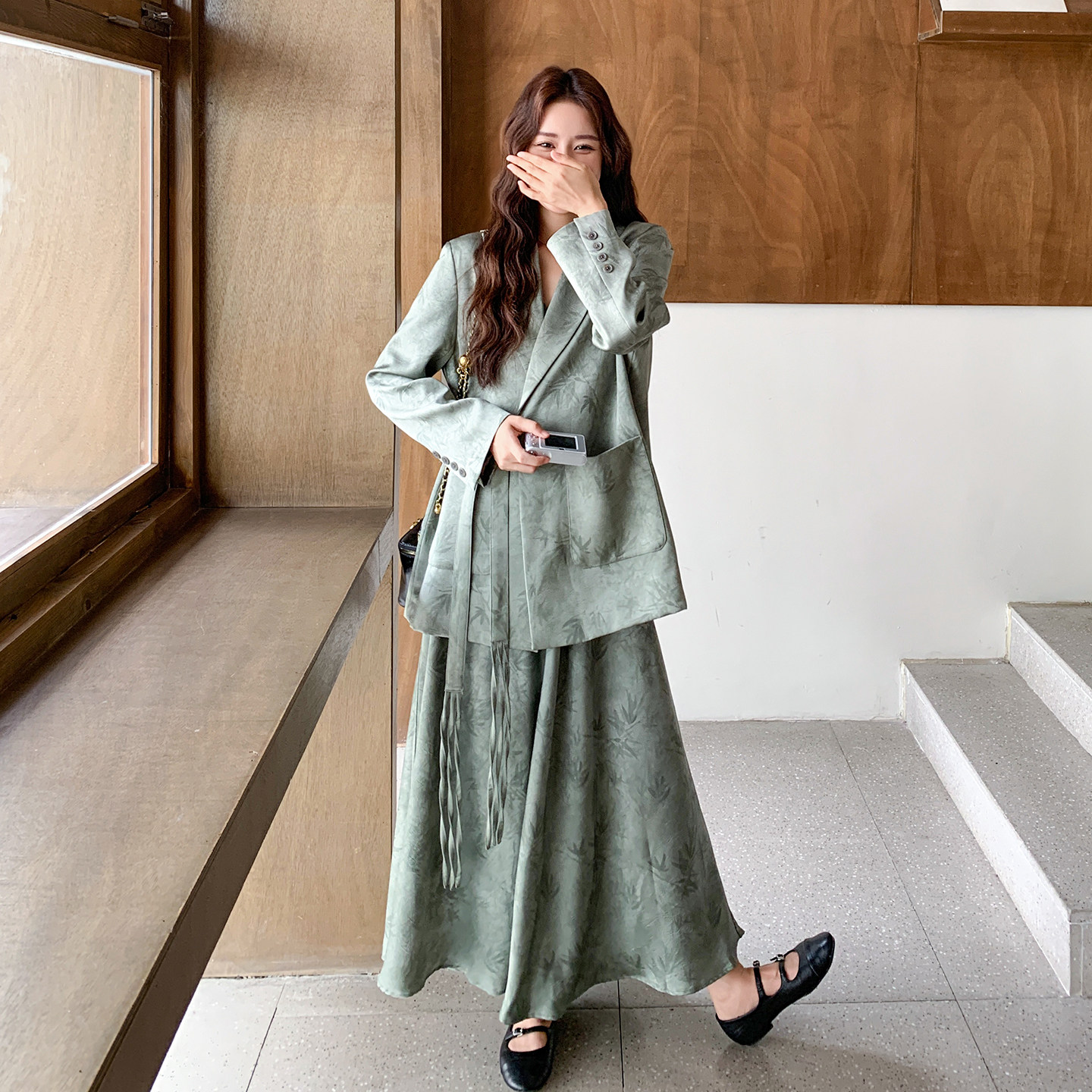 绿色高级感印花吊带连衣裙套装女2026春季气质时尚西服长裙两件套