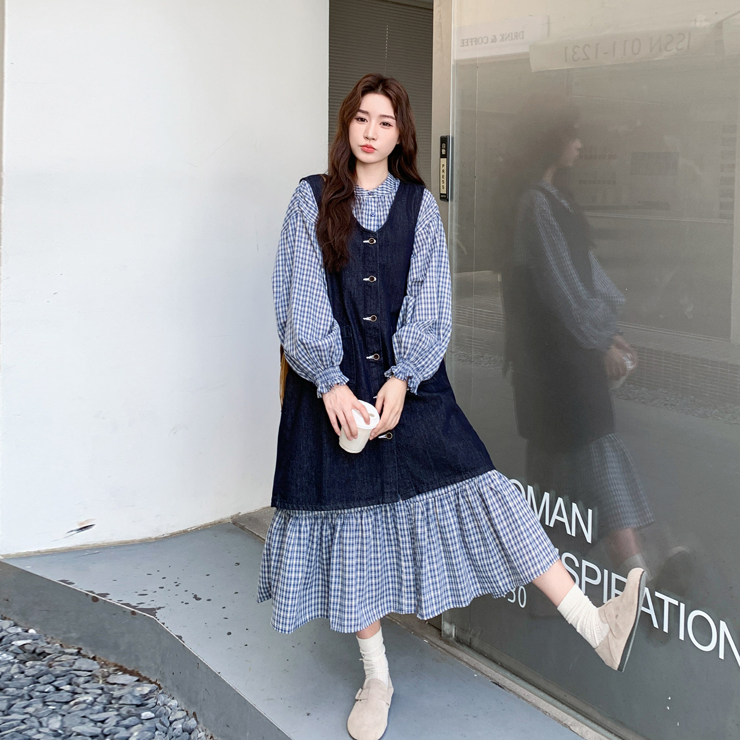 蓝色法式格纹长袖连衣裙套装女2026春季松弛感牛仔背心长裙两件套