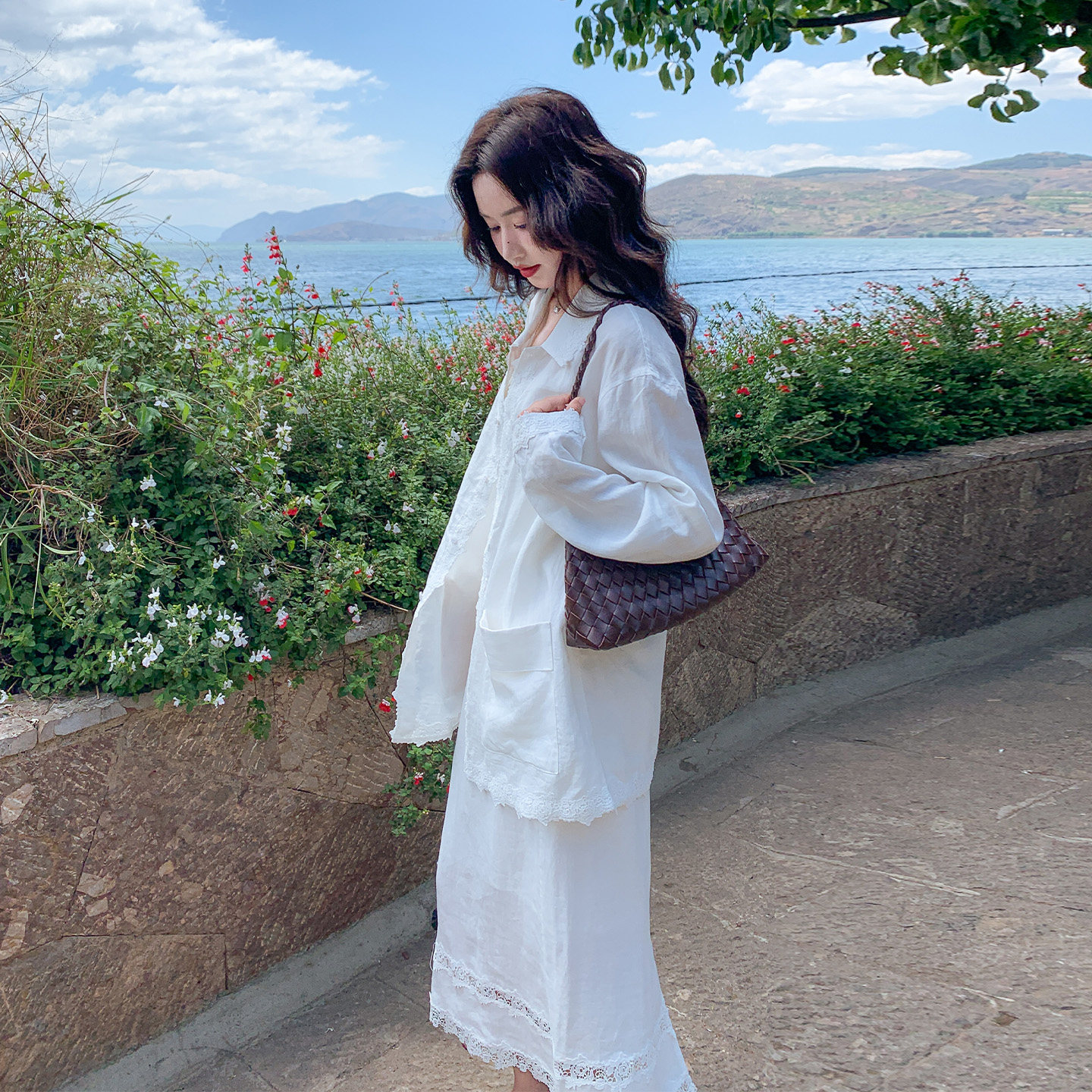 白色夏日清冷风气质花边衬衫套装女2026新款高腰包臀半身裙两件套