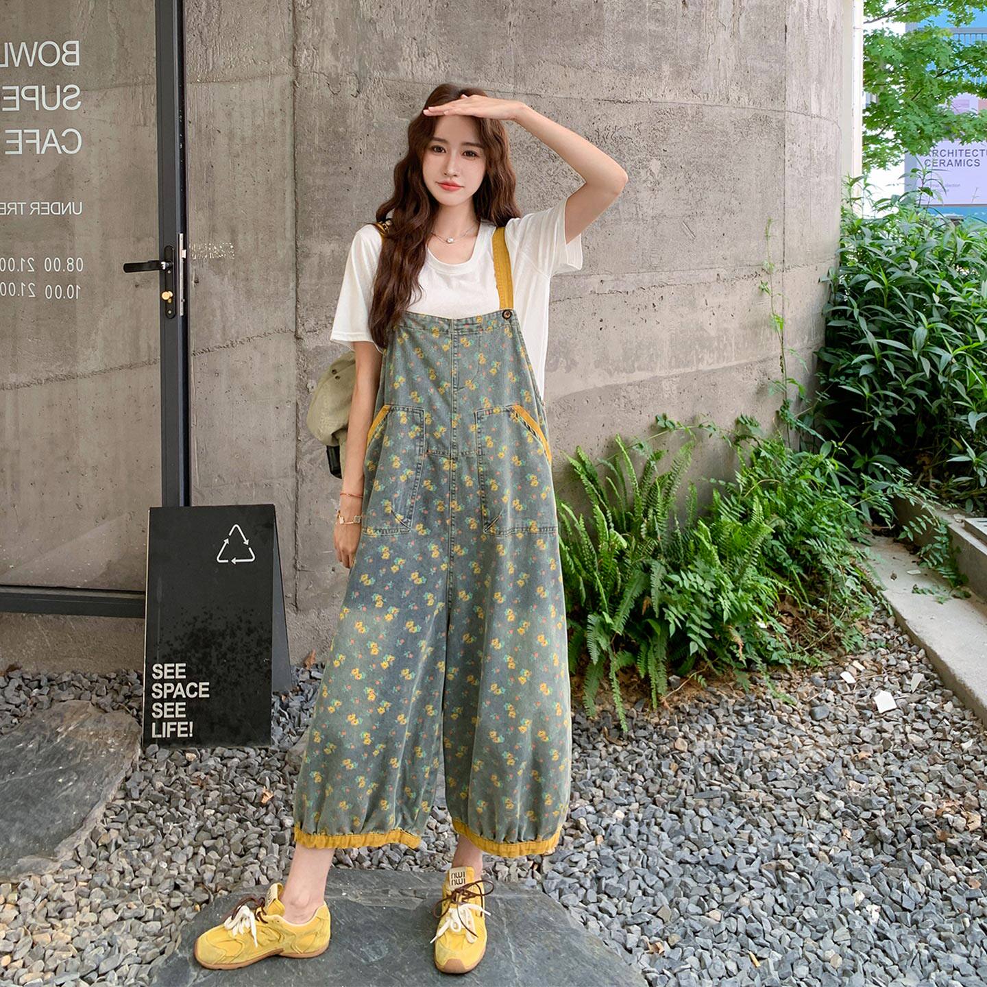 夏季港风复古高级感碎花牛仔背带裤套装女2026新款短袖内搭两件套