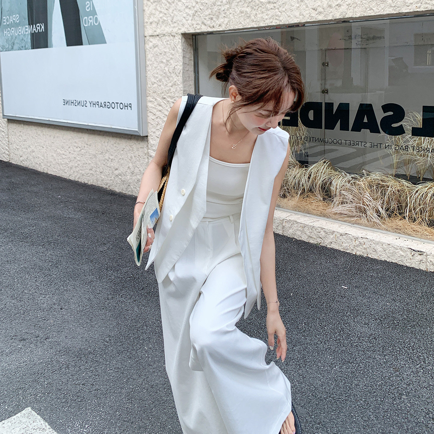 白色法式慵懒松弛感套装女2026春新款拼接V领西装马甲长裤两件套