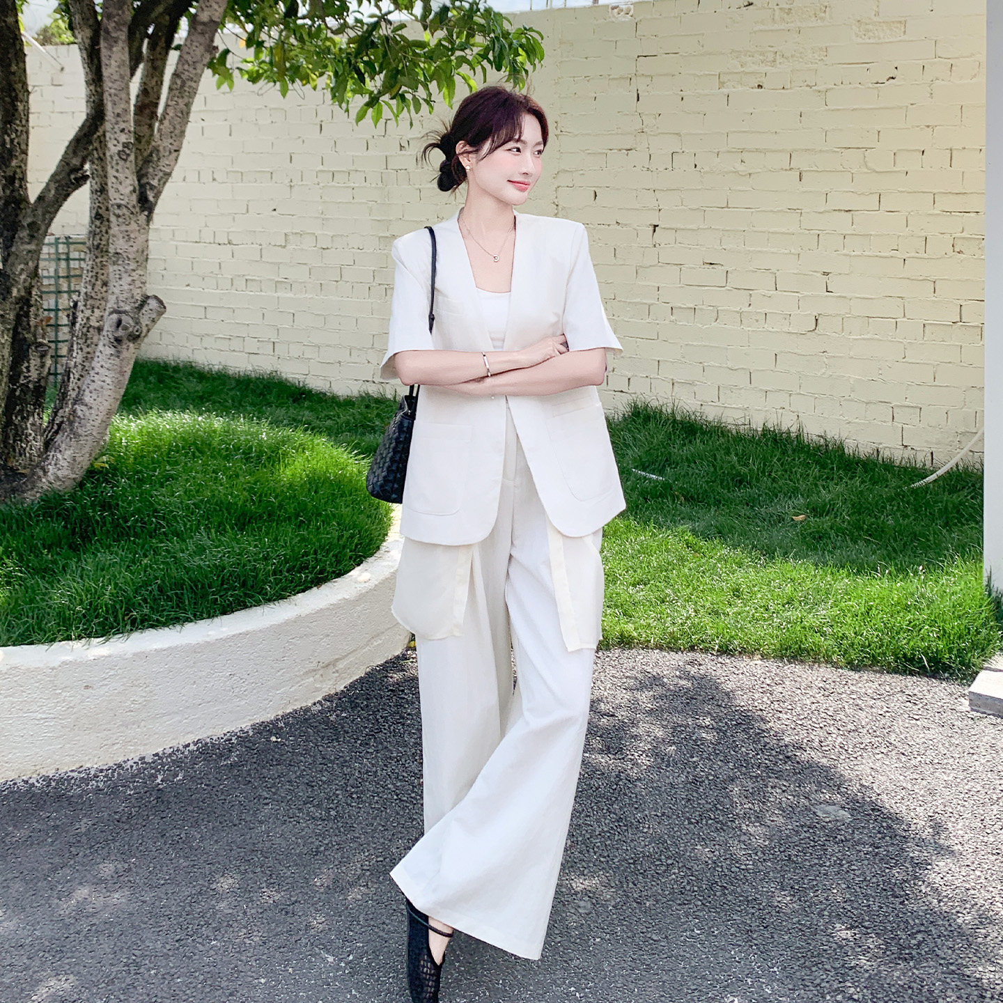 白色时尚设计老钱风套装女2026夏新款网纱拼接短袖西装长裤两件套